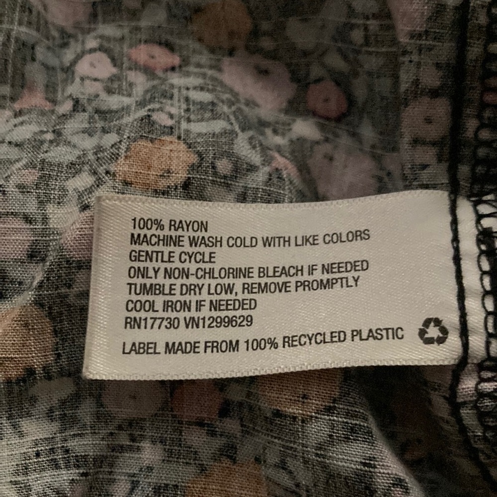 Knox Rose Black Smocked Blouse with Relaxed Fit - Picture 3 of 4